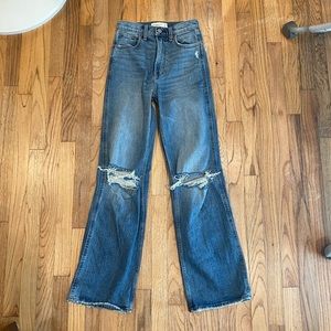 Abercombie 90s Relaxed Denim w/ rips